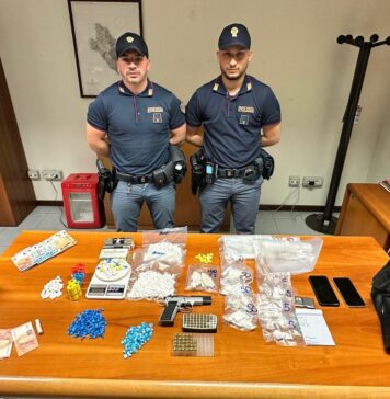 Clacson "alla cocaina" e pusher in un parcheggio: con l'app YouPol doppio arresto della Polizia di Stato