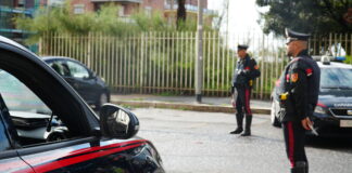 Ostia, scappa in strada con il televisore appena rubato: arrestato