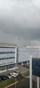 Nubifragi e grandine sorprendono Roma: principio di tornado a Ponte di Nona 1 Nubifragi e grandine sorprendono Roma: principio di tornado a Ponte di Nona 1