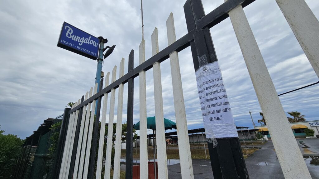 Tra stabilimenti sequestrati, vandalizzati, abbandonati e precari, sarà una stagione nerissima per le spiagge di Ostia 1