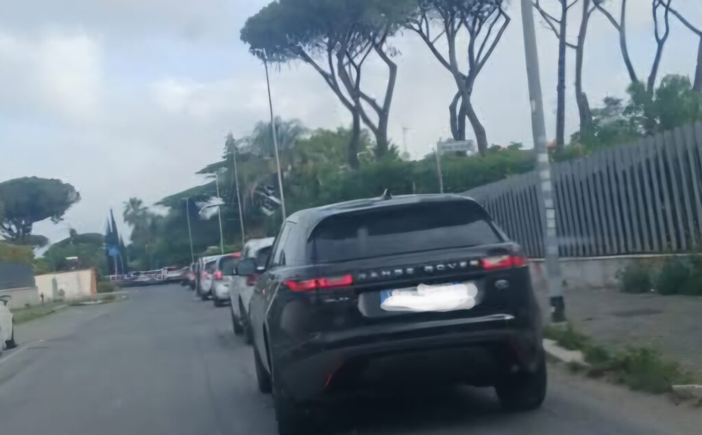 Infernetto, attivo il semaforo di via Bertoni per la Colombo ma funziona male 2 Infernetto, attivo il semaforo di via Bertoni per la Colombo ma funziona male 2
