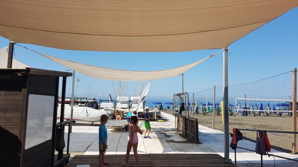 La spiaggia è sub iudice ma intanto l’assessorato sgombera il circolo velico di Ostia 1 La spiaggia è sub iudice ma intanto l’assessorato sgombera il circolo velico di Ostia 1