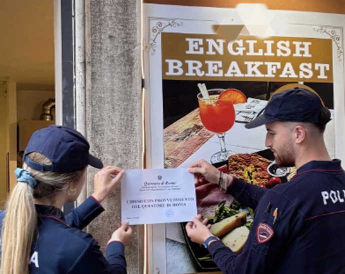 Rissa esplode tra i dipendenti di due ristoranti rivali a Fontana di Trevi: chiusi dal Questore 1