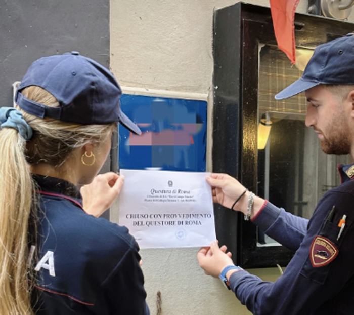 Rissa esplode tra i dipendenti di due ristoranti rivali a Fontana di Trevi: chiusi dal Questore 2