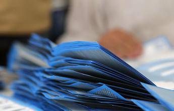 Sondaggi politici, Fratelli d’Italia sopra il 30%. Pd e M5S crescono
