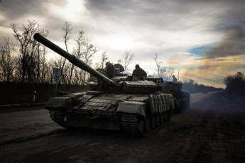Ucraina, Mosca costringe Kiev a concessioni su tempi e luogo negoziati: l’analisi