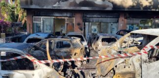 Incendio ad Acilia, otto auto in fiamme: danni anche alle facciate di alcuni edifici - Canaledieci.it