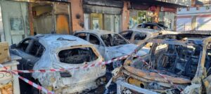 Incendio ad Acilia, otto auto in fiamme: danni anche alle facciate di alcuni edifici (FOTO E VIDEO) 1