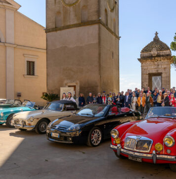 Grande parata di auto d'epoca da Roma al litorale di Ostia: il percorso