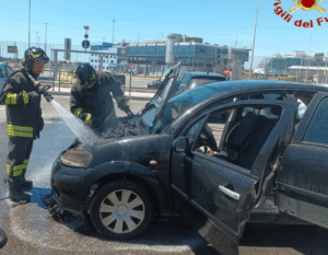 A Santa Marinella incendio scoppia in un appartamento situato al secondo piano: intervengono i vigili del fuoco 1 A Santa Marinella incendio scoppia in un appartamento situato al secondo piano: intervengono i vigili del fuoco 1