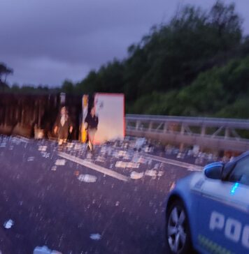 Camion si ribalta su Raccordo a Roma: traffico bloccato