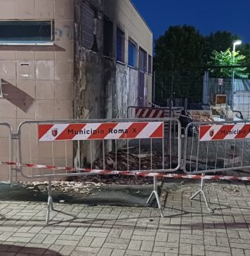 Atti vandalici alla stazione di Acilia: incendiati nella notte i bagni chimici