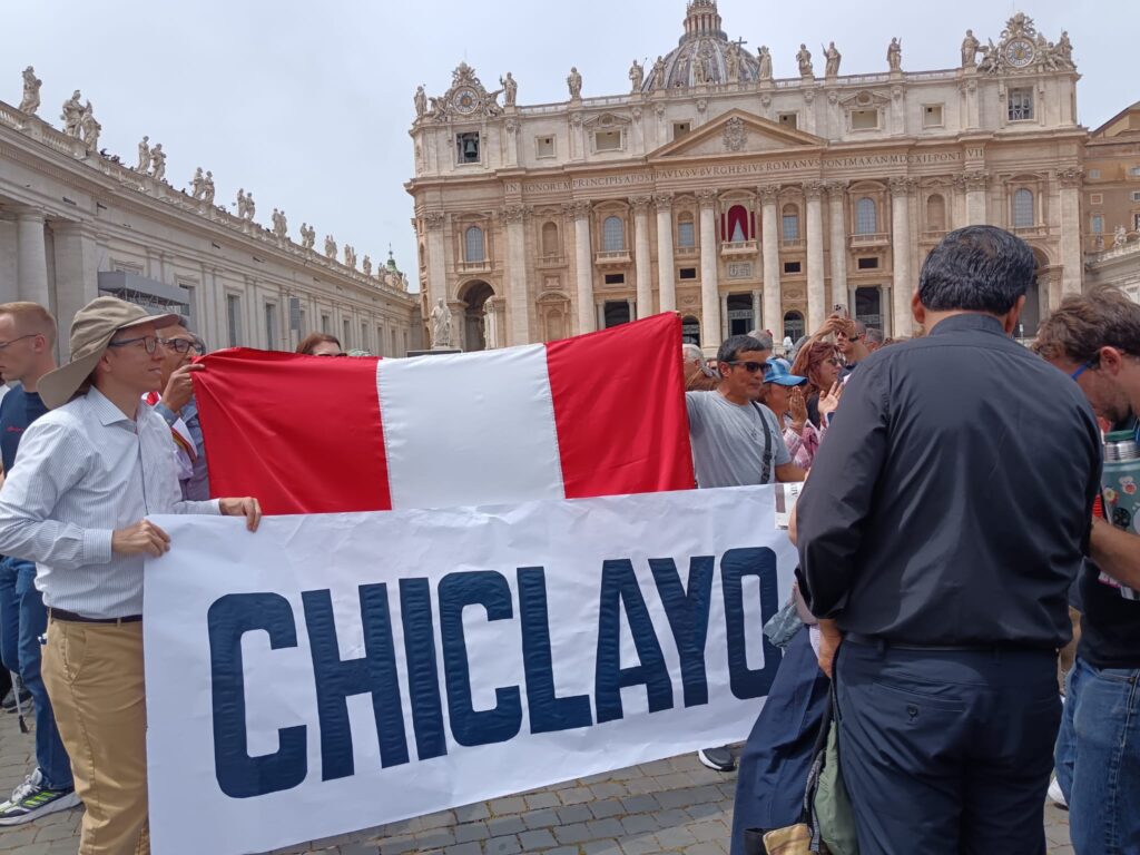 Piazza San Pietro stracolma per il debutto di Leone XIV. Il Papa: "Buona festa a tutte le mamme" (VIDEO) 2