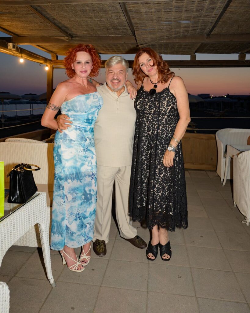 Maria Monsè, Jessica Rizzo e Amedeo Goria tra trampolieri e mangiafuoco per la festa di Carlo Senes a Ostia (FOTO) 4 Maria Monsè, Jessica Rizzo e Amedeo Goria tra trampolieri e mangiafuoco per la festa di Carlo Senes a Ostia (FOTO) 4