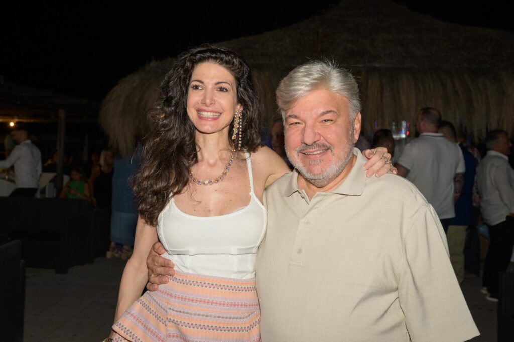 Maria Monsè, Jessica Rizzo e Amedeo Goria tra trampolieri e mangiafuoco per la festa di Carlo Senes a Ostia (FOTO) 2 Maria Monsè, Jessica Rizzo e Amedeo Goria tra trampolieri e mangiafuoco per la festa di Carlo Senes a Ostia (FOTO) 2