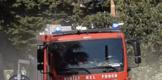 Grande incendio all'Infernetto, aria irrespirabile e case evacuate