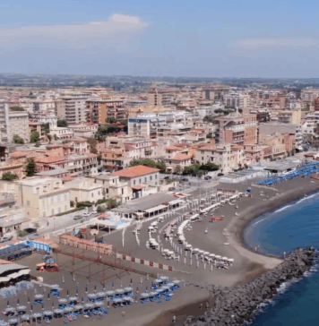 La fiaccolata Luci sul Mare per Maria torna stasera nelle acque di Ladispoli, sul Lungomare Marina di Palo, dopo il rinvio della scorsa settimana a causa del maltempo