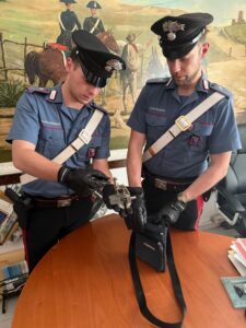 Guerra tra abusivi a Caracalla: rissa selvaggia svela sottobosco criminale e armi per danneggiare le auto 1