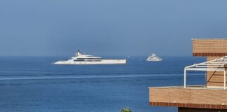 Da Dallas a Ostia uno degli uomini più ricchi al mondo ormeggia sul megayacht Bravo Eugenia