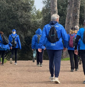 Il gruppo dei camminatori: "Villa Pamphili abbandonata e occupata dai bivacchi di sbandati"