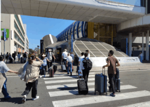 Impossibile arrivare in treno all'aeroporto di Fiumicino: centinaia di voli persi per gli incendi (VIDEO) 1 Impossibile arrivare in treno all'aeroporto di Fiumicino: centinaia di voli persi per gli incendi (VIDEO) 1