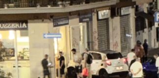 Scontro all'incrocio, un'auto piomba sull'ingresso del ristorante