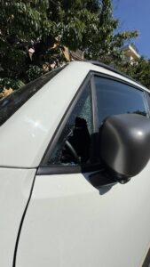 Ostia, i predatori di ricambi si accaniscono sull'auto di un disabile 1 Ostia, i predatori di ricambi si accaniscono sull'auto di un disabile 1