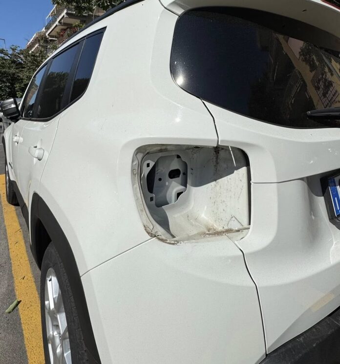 jeep vandalizzata ostia