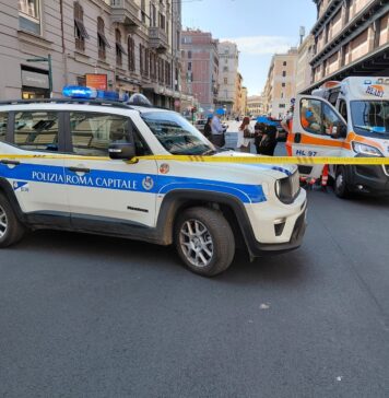Roma, auto a fuoco tra Salaria e Corso d'Italia: traffico deviato e bus in pesante ritardo