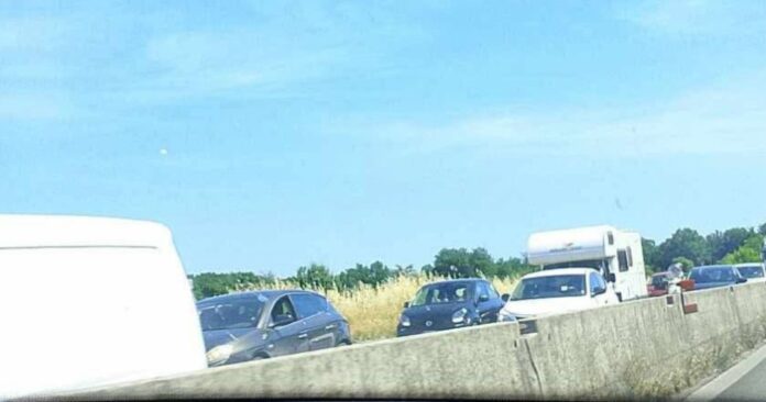 Incidente sulla via Pontina: traffico in tilt in direzione Roma
