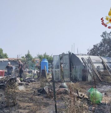 Isola Sacra, incendio a via Redipuglia: esplode bombola Gpl, ferito un vigile del fuoco