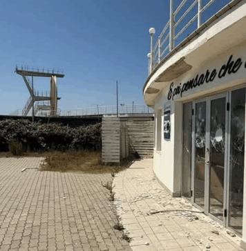 L'affaccio di Ostia sul degrado-pontile-rotonda-cartoline-osceno-
