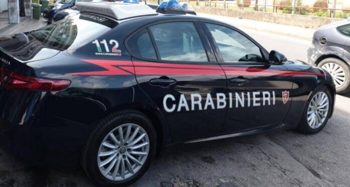 Cuneo, sente rumori nel cortile di casa: spara contro ladri e ne uccide uno