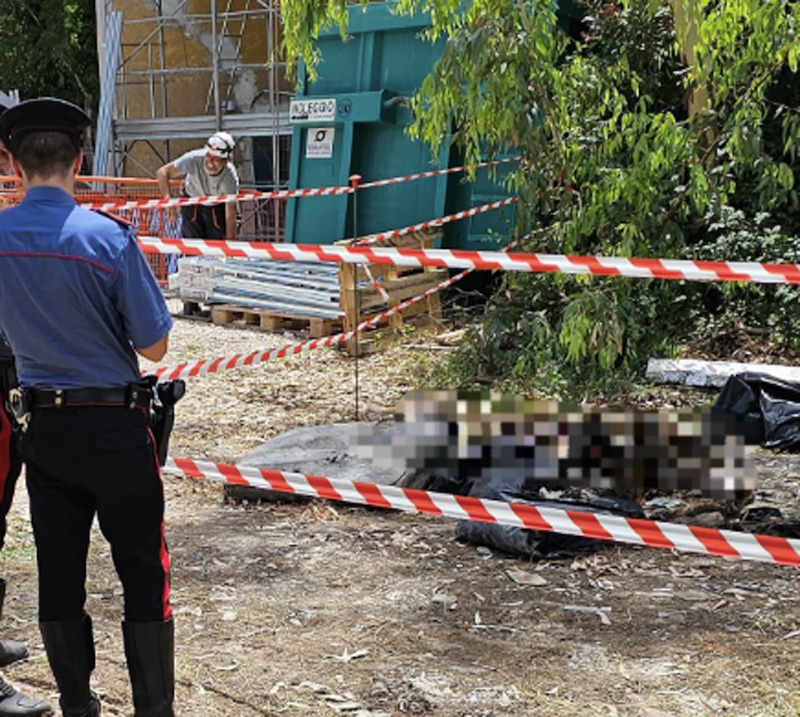 Macabra scoperta al San Camillo: resti di ossa umane trovati tra i rifiuti di un padiglione (FOTO) 3 Macabra scoperta al San Camillo: resti di ossa umane trovati tra i rifiuti di un padiglione (FOTO) 3
