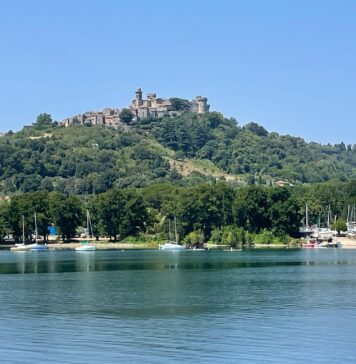 Il borgo laziale si prepara a una serata di festa tra concerti, mercatini dell'artigianato e negozi aperti per l'avvio dei saldi, un'occasione speciale per vivere la magia della Notte Bianca a Bracciano