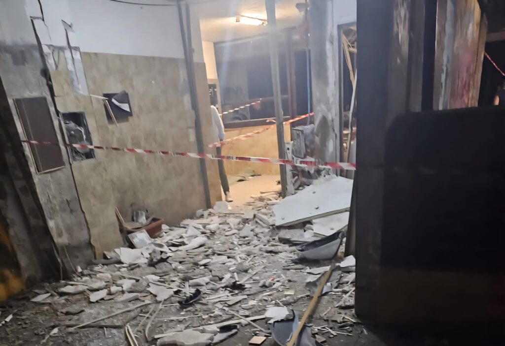 Bomba esplode in un condominio, paura nella notte alla Romanina (FOTO) 3