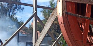 Incendio al cantiere della nave romana Liburna: devastati macchinari dei maestri d'ascia