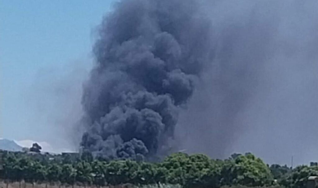 Pontina chiusa per l'incendio di un tir: emergenza roghi a Roma e Fiumicino 1