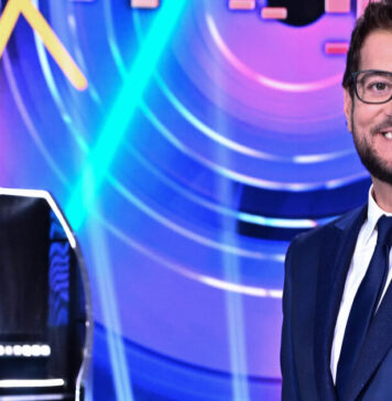 Sarabanda torna in tv, Enrico Papi pronto condurre lo storico quiz musicale: data di inizio, orario, anticipazioni