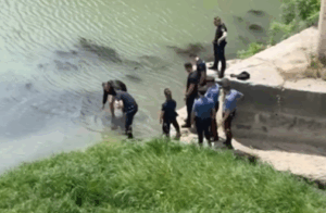 Un tuffo nel Tevere da ponte Sant’Angelo: ubriaco si lancia nel vuoto e fa scattare la macchina dei soccorsi 1 Un tuffo nel Tevere da ponte Sant’Angelo: ubriaco si lancia nel vuoto e fa scattare la macchina dei soccorsi 1