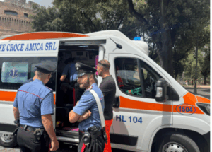 Un tuffo nel Tevere da ponte Sant’Angelo: ubriaco si lancia nel vuoto e fa scattare la macchina dei soccorsi 2 Un tuffo nel Tevere da ponte Sant’Angelo: ubriaco si lancia nel vuoto e fa scattare la macchina dei soccorsi 2