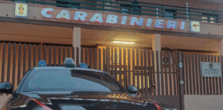 Rapinatore minaccia con coltello un cassiere: arrestato dai Carabinieri