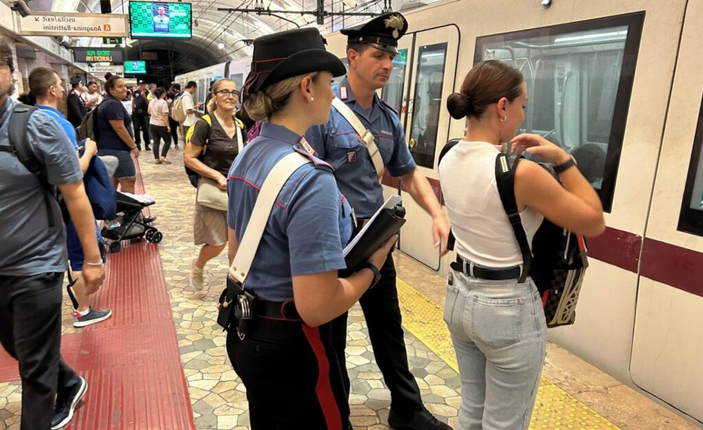 Nuove tecniche di borseggio sulle metro di Roma scoperte dai carabinieri 1
