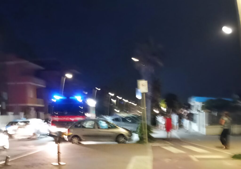 Clochard danno fuoco allo stabilimento di Ostia in demolizione 1