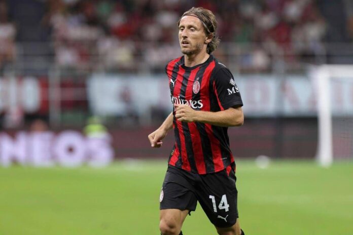 Modric, tutto… per non cantare: “Ha comprato un iPhone a ogni compagno”