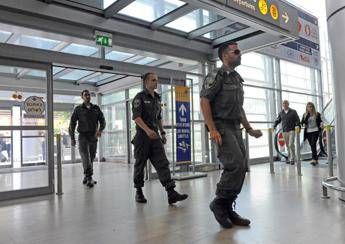 Sacerdote italiano bloccato a Tel Aviv con decreto espulsione, Tajani chiama ambasciata