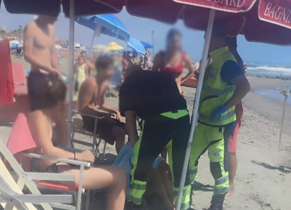Eroico salvataggio in mare a Ostia: bagnino salva tre ragazzi che stavano annegando (FOTO) 3 Eroico salvataggio in mare a Ostia: bagnino salva tre ragazzi che stavano annegando (FOTO) 3