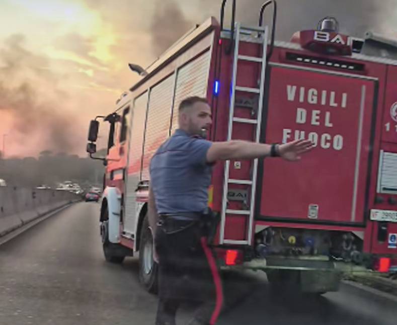 Quartiere Magliana come la 'Terra dei fuochi'. Residenti esasperati dai roghi tossici: "Agiremo per vie legali" (VIDEO) 1 Quartiere Magliana come la 'Terra dei fuochi'. Residenti esasperati dai roghi tossici: "Agiremo per vie legali" (VIDEO) 1