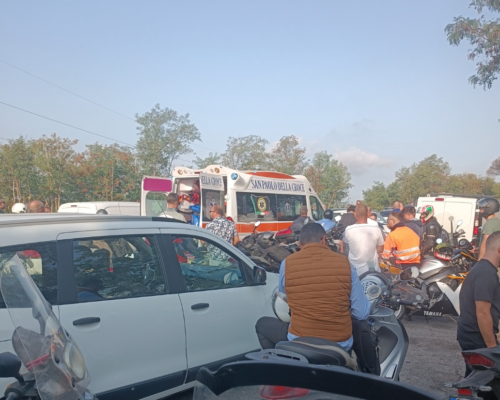 Pontina chiusa per un incidente: ambulanza bloccata nel traffico dell'arteria senza una corsia di soccorso (FOTO) 2 Pontina chiusa per un incidente: ambulanza bloccata nel traffico dell'arteria senza una corsia di soccorso (FOTO) 2