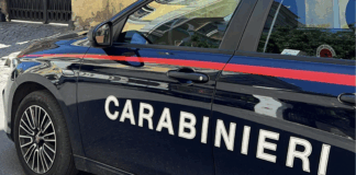Rapina a Pavona, paura in un minimarket della via del Mare: uomo fa irruzione armato di pistola
